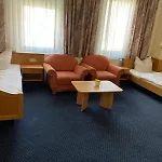 Goldenes Schiff מלון 2*