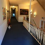 Goldenes Schiff מלון 2*