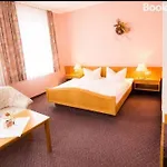 Goldenes Schiff 2*