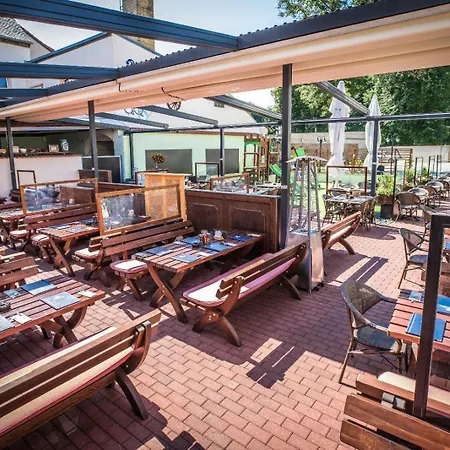 Goldenes Schiff 호텔