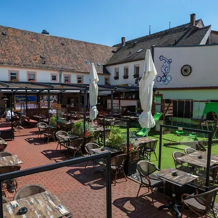 Goldenes Schiff 호텔 2*